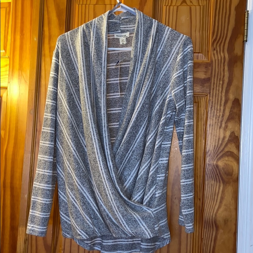 NWT GRAY TOP!✨